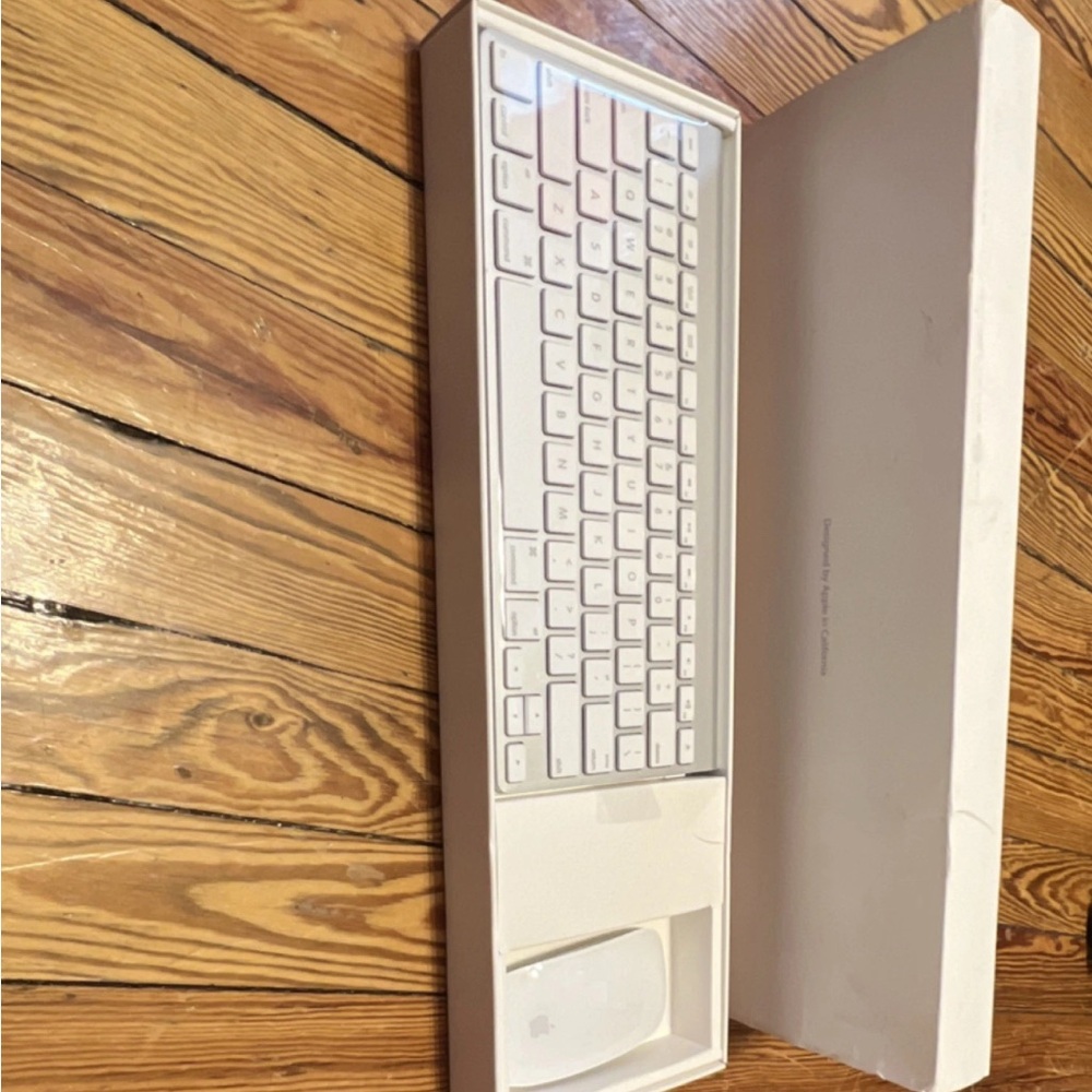 Apple White Wireless Keyboard with Matching White Mouse